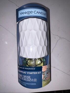 Yankee Candle White Textured ScentPlug Diffuser with Green Refill sage & citrus